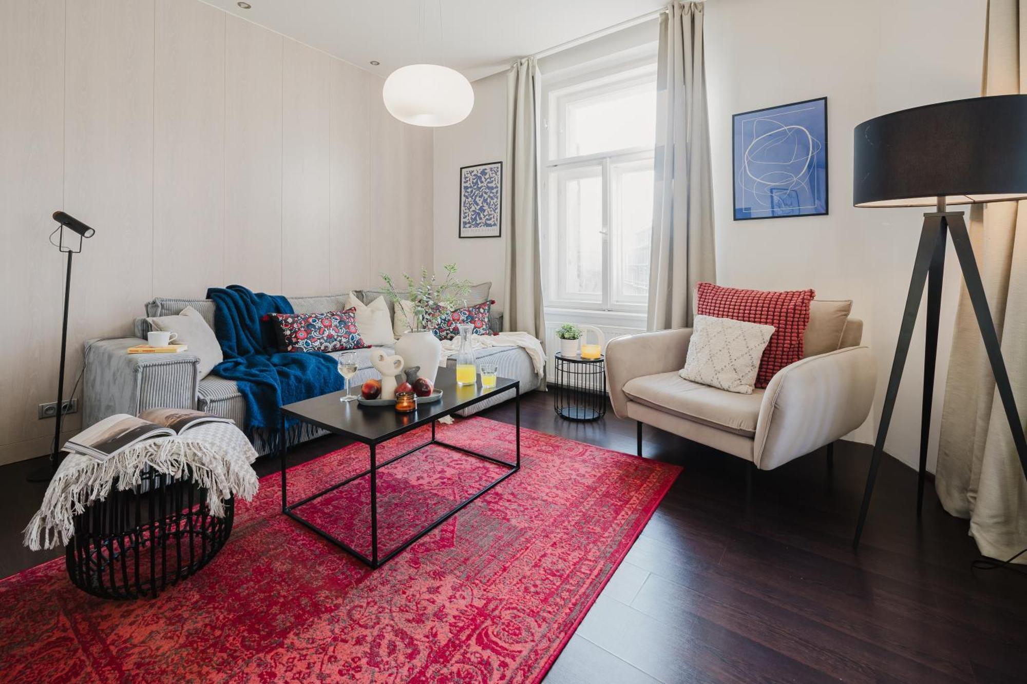 Days - Stylish - Netflix - Hip District Praha