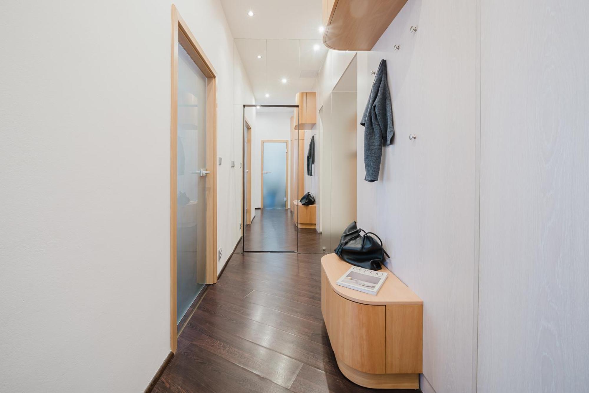 Days - Stylish - Netflix - Hip District Apartmán