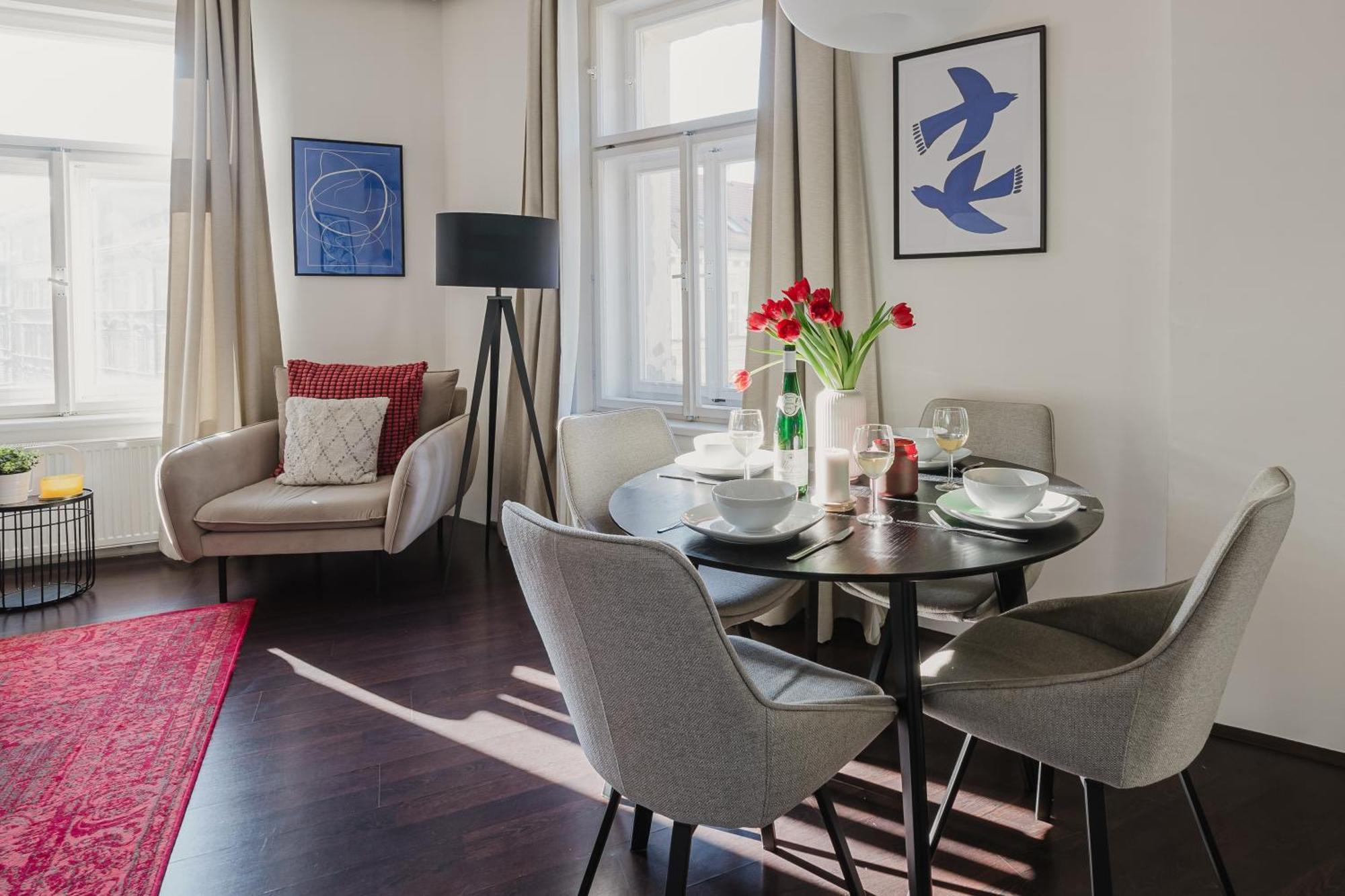 Days - Stylish - Netflix - Hip District Apartmán
