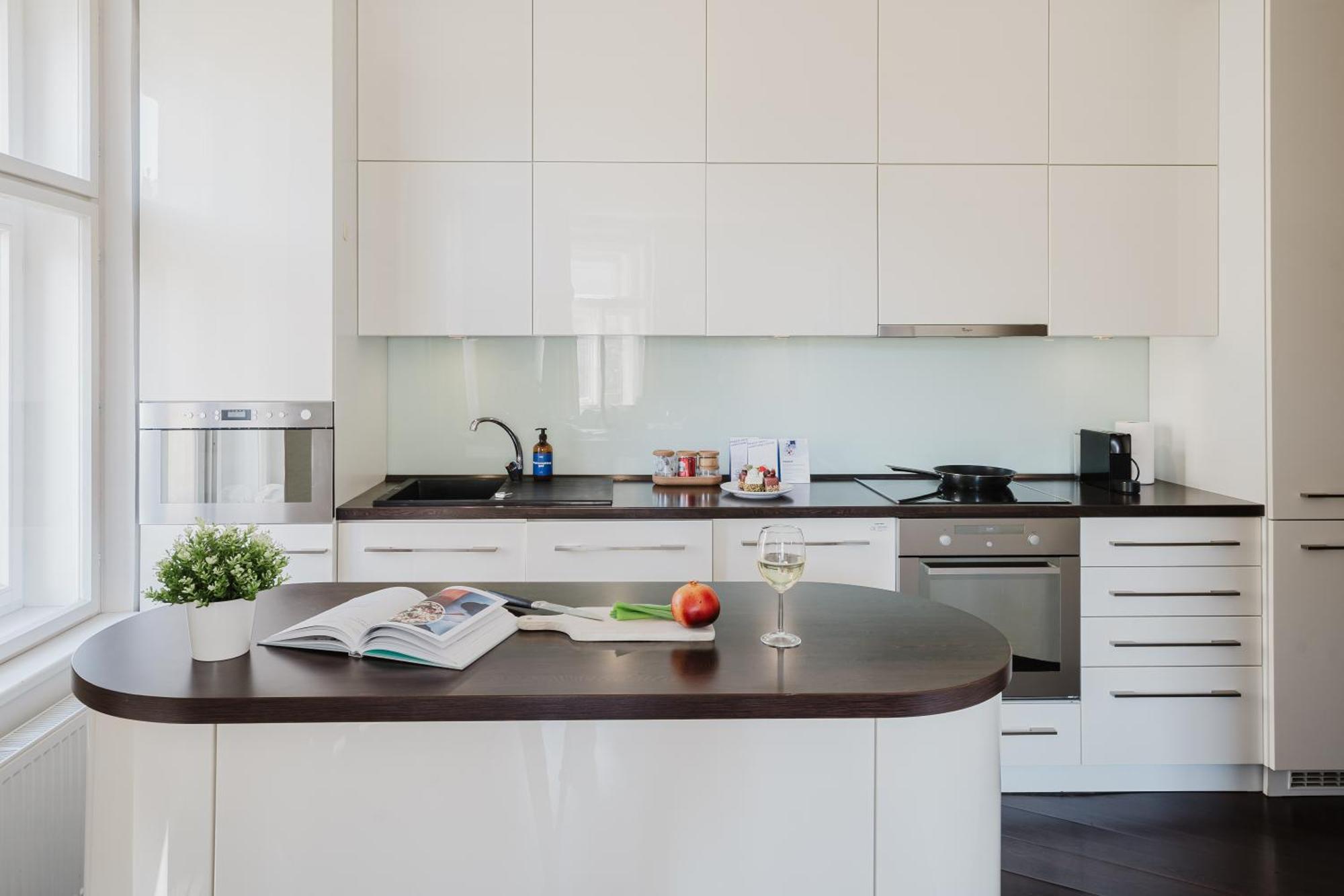 Days - Stylish - Netflix - Hip District Apartament Praga